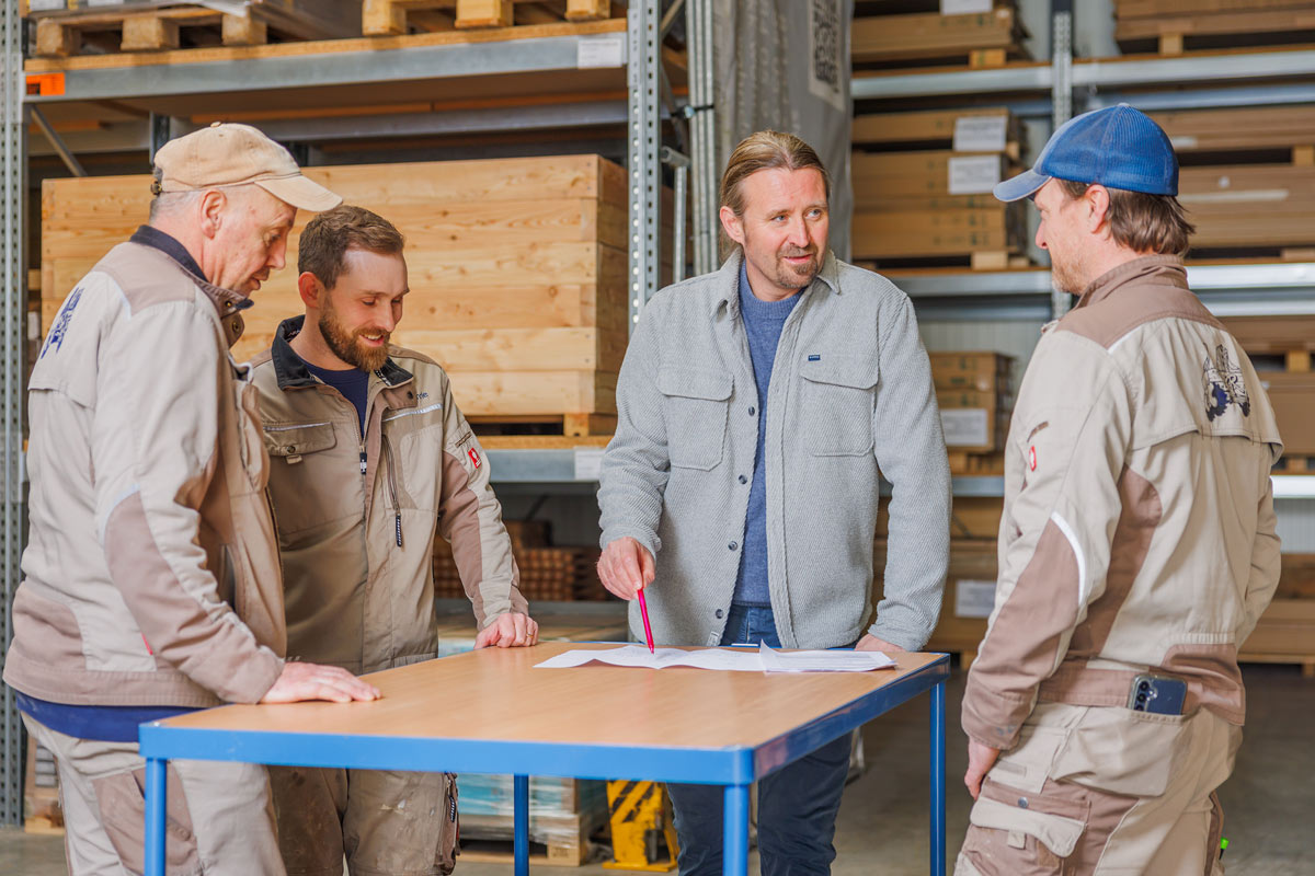 Terrassen-Profi Tobias Kraus aus Ingolstadt in Planung mit Fachpersonal